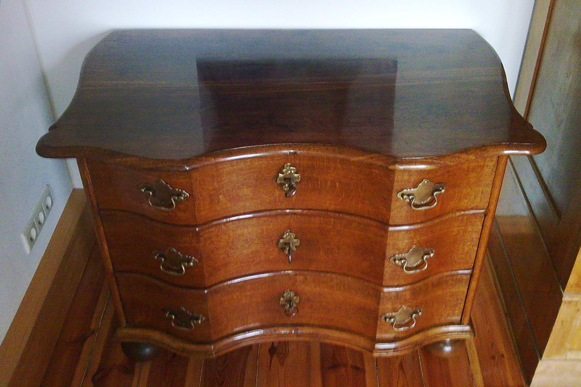 Atelier für Möbelrestaurierung (Olaf Praetsch) - Referenzen - Kommode Nachher