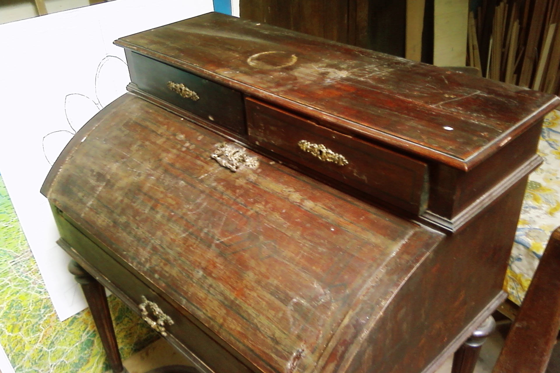 Atelier für Möbelrestaurierung (Olaf Praetsch) - Referenzen - Schreibsekretär Vorher