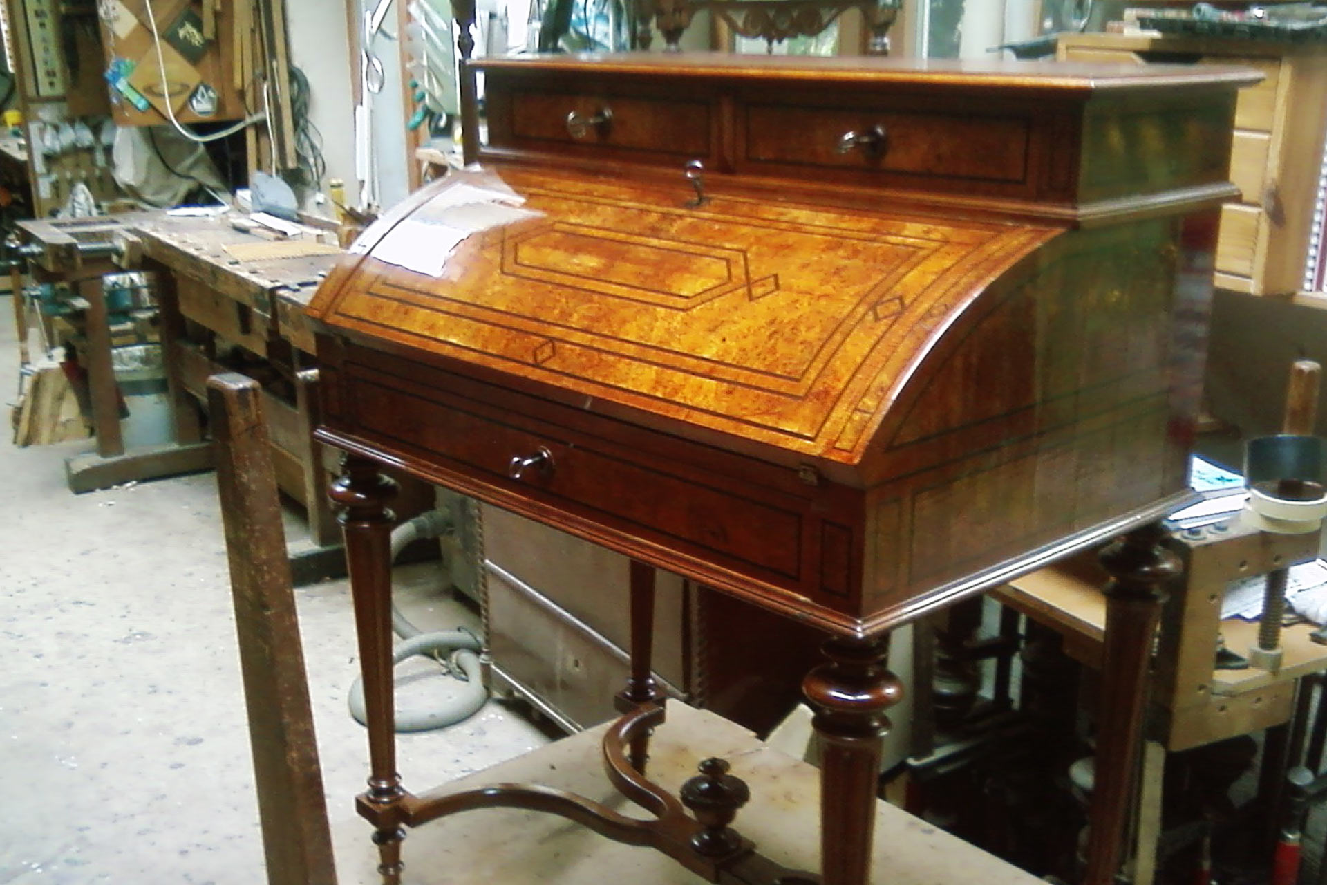 Atelier für Möbelrestaurierung (Olaf Praetsch) - Referenzen - Schreibsekretär Nachher