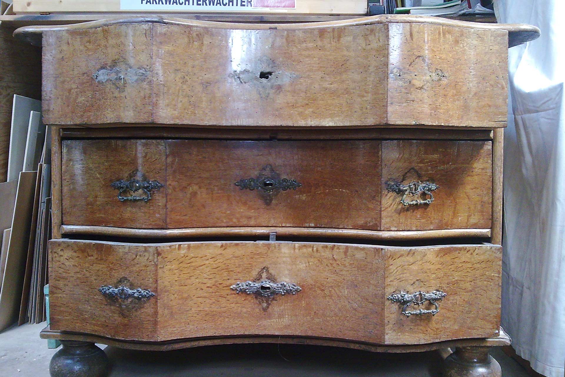 Atelier für Möbelrestaurierung (Olaf Praetsch) - Referenzen - Kommode Vorher